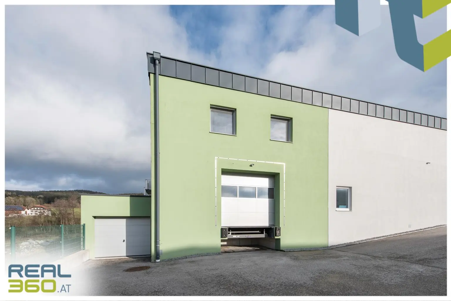 Hochwertige Betriebsliegenschaft auf Baurechtsgrund (Halle, Büro, Lager, Wohnung)