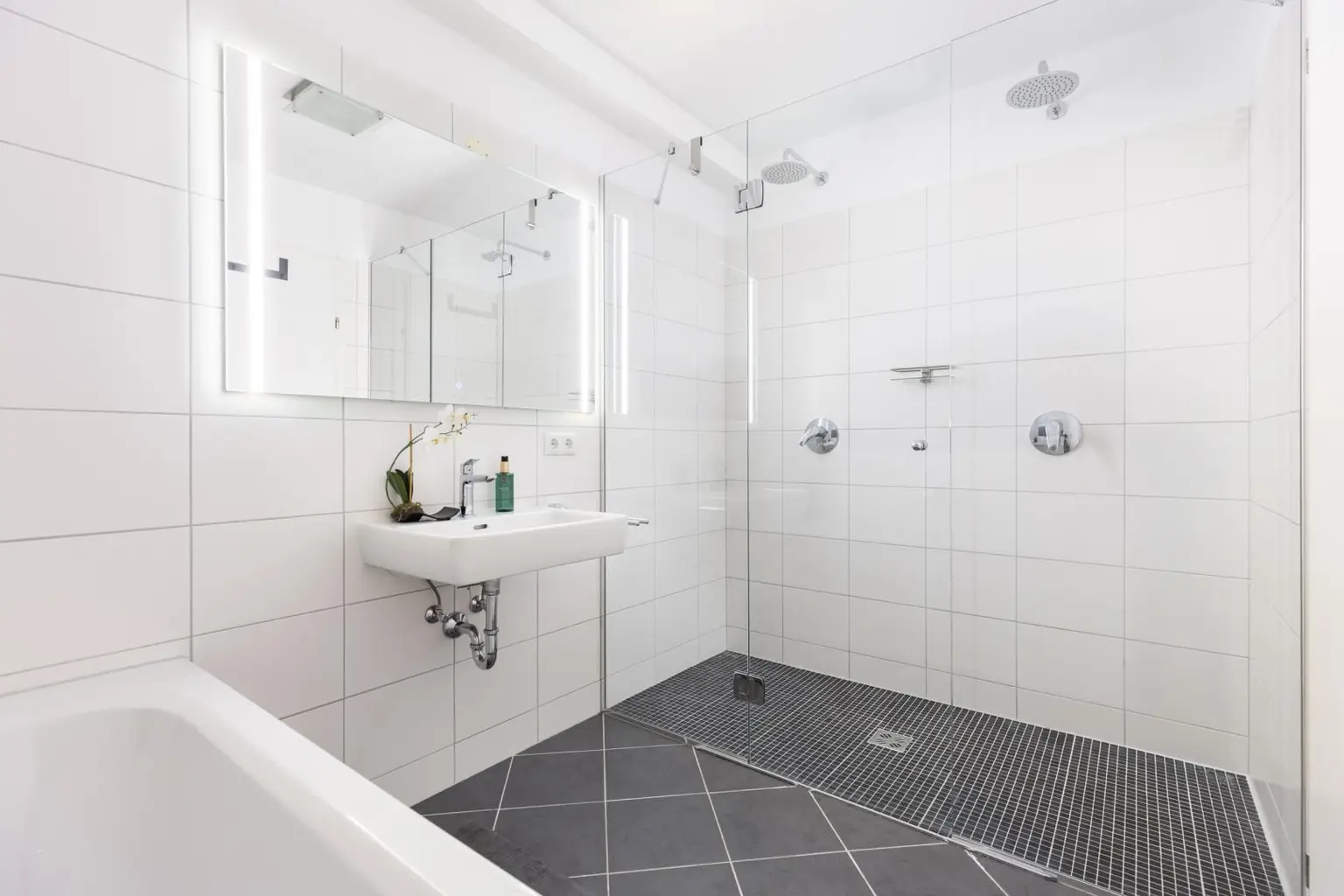 Badezimmer mit Badewanne