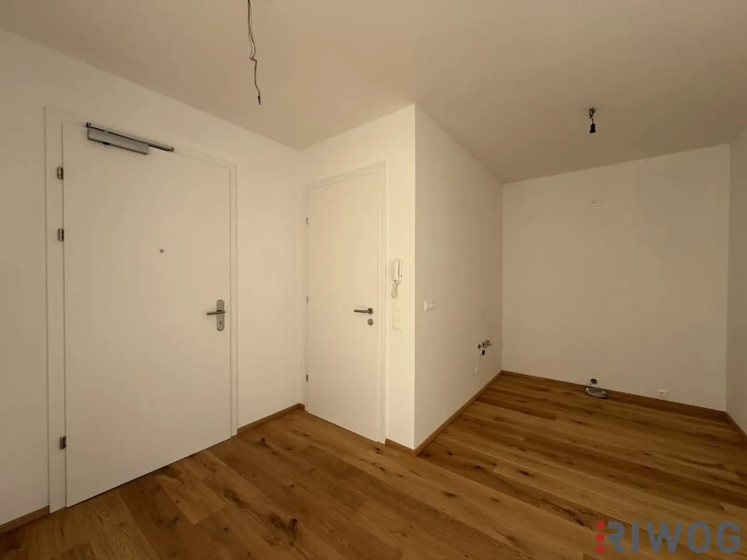 HERBSTAKTION - NEUE PREISE |  3-Zimmer Altbauwohnung mit großzügiger Verglasung und südseitigem Innenhofbalkon  | Fernwärme