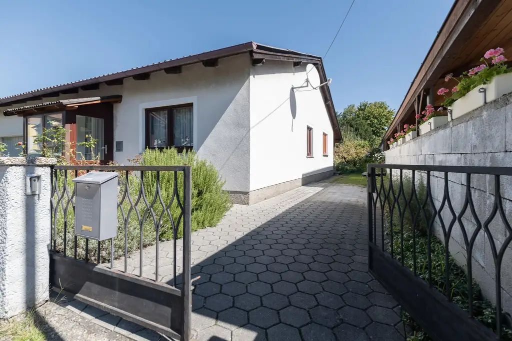 "Charmanter  Bungalow mit idyllischem Garten in Wolfpassing"