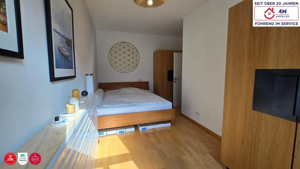 Drei Zimmer Stilaltbau-Rarität in begehrter Lage – sonnig, ruhig und elegant