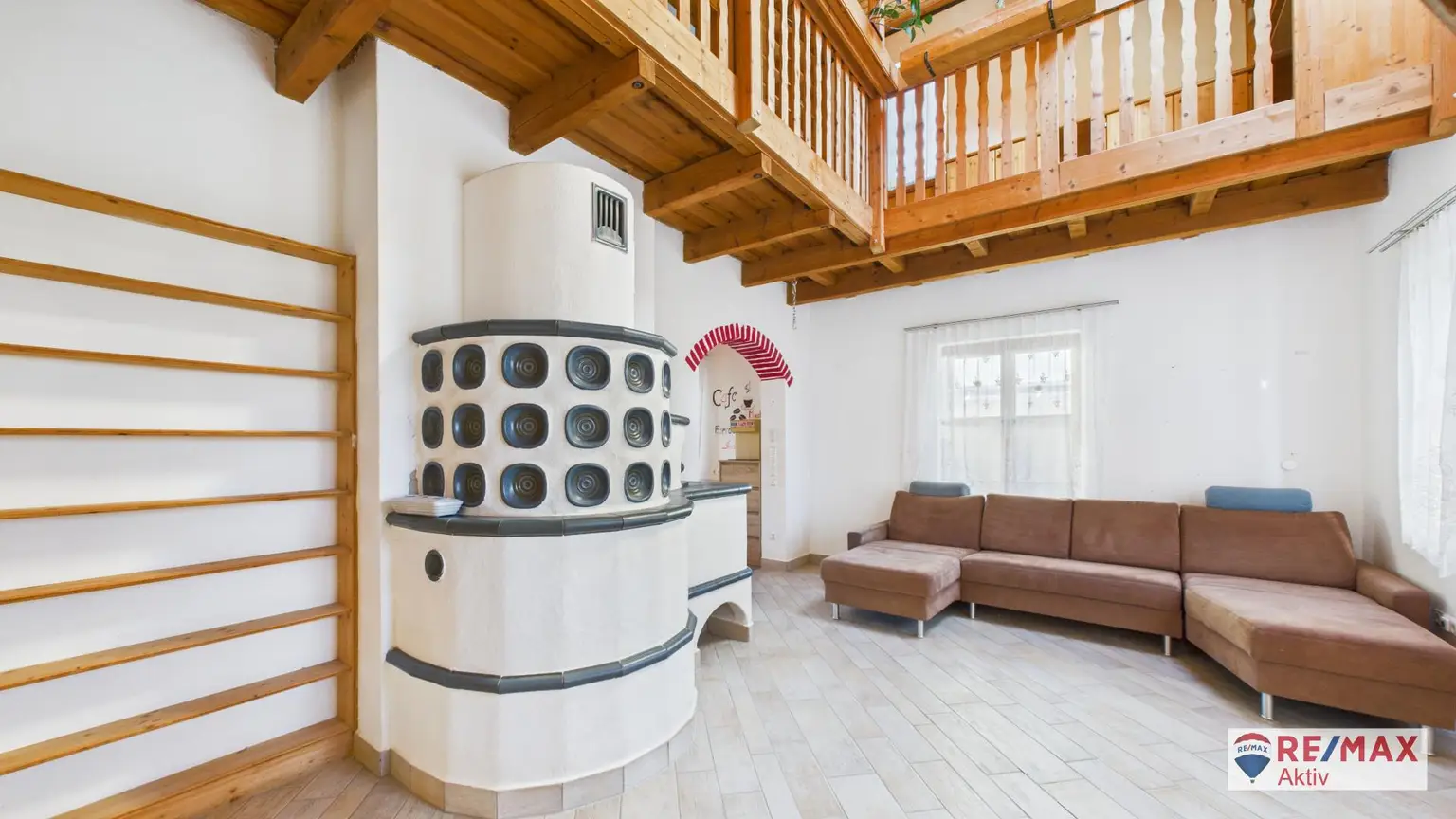 Rustikaler Charme trifft moderne Technik – Einfamilienhaus mit Galerie in Toplage Strasshof