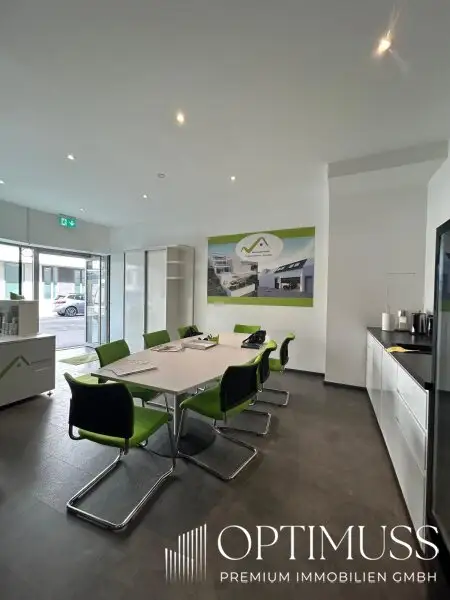 Repräsentative Büro/Kanzlei oder Geschäftsräumlichkeiten mit Terrasse, Kellerflächen,Parkmöglichkeiten und bester Erreichbarkeit !