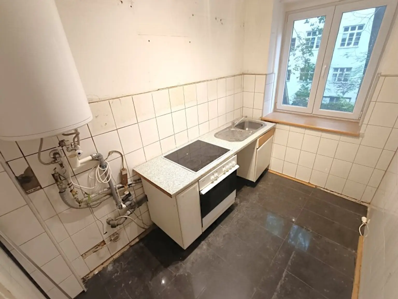 Paket für Sanierer! 3 Wohnungen + Lagerfläche zum Schnäppchenpreis - U3 Ottakring in 10 Minuten fußläufig erreichbar! Richtwertmietzins!