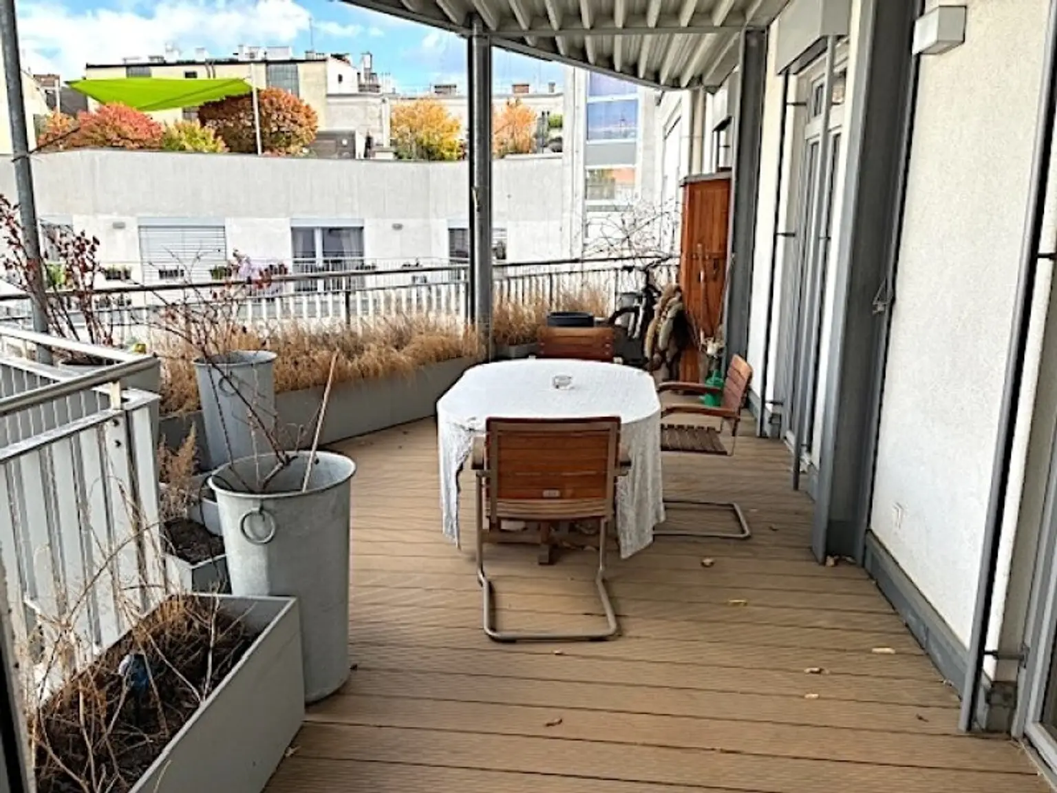 NÄHE ROCHUSMARKT GEPFLEGTE ALTBAUWOHNUNG mit GROSSEM BALKON