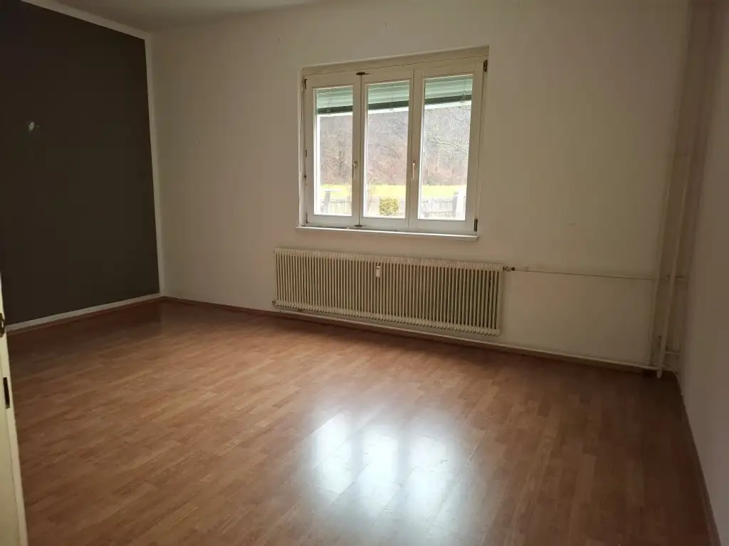 Unmöblierte 3-Zimmer-Altbauwohnung im Halbstock in Thörl nahe Kapfenberg zu mieten !