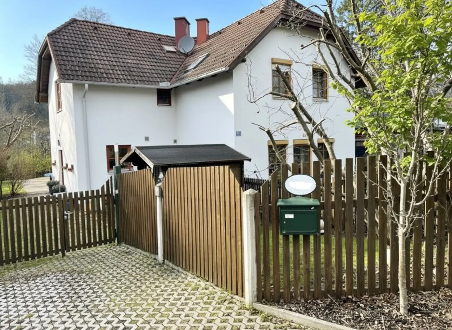 Familienhit mit Charme zum Toppreis (!) - gut geschnittene Doppelhaushälfte mit Garten & Pool in Gaaden