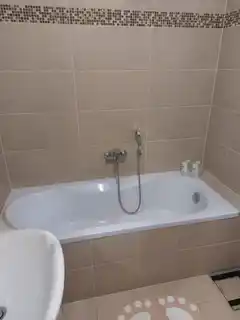 1000051845