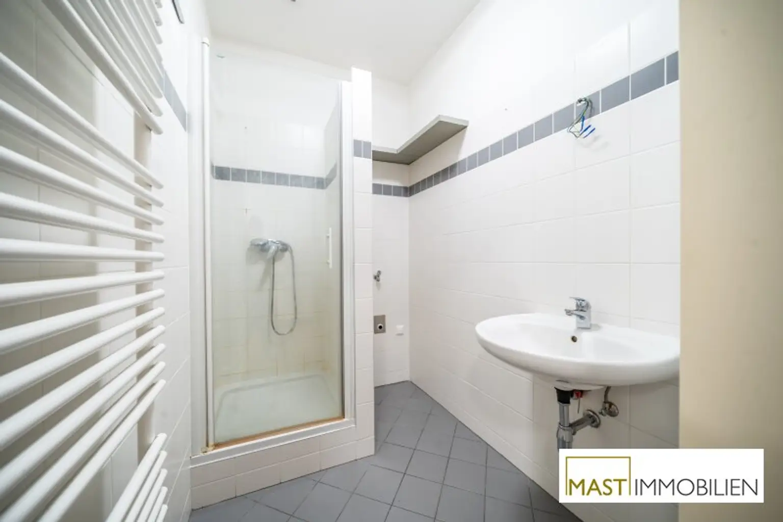 *Neu*  Wohnen am Clemens-Hofbauer-Park – Charmante 2-Zimmer-Altbauwohnung