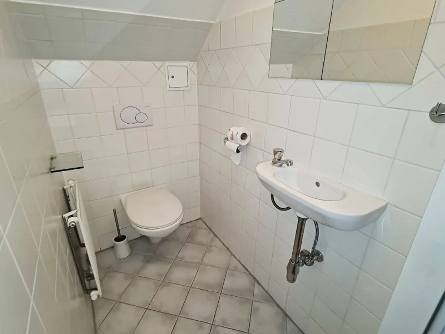 TERRASSENHIT, DACHGESCHOSS, 138 m2 Maisonette mit 45 m2 Terrasse, 3 Zimmer, Wohnküche, Wannenbad, Rembrandtstraße