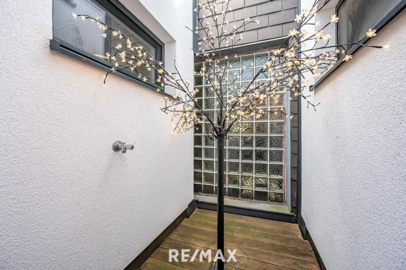 WOHNEN MIT STIL | KOMFORT | LUXUS UND SWIMMINGPOOL in Grünruhelage.