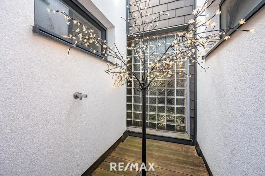 WOHNEN MIT STIL | KOMFORT | LUXUS UND SWIMMINGPOOL in Grünruhelage.