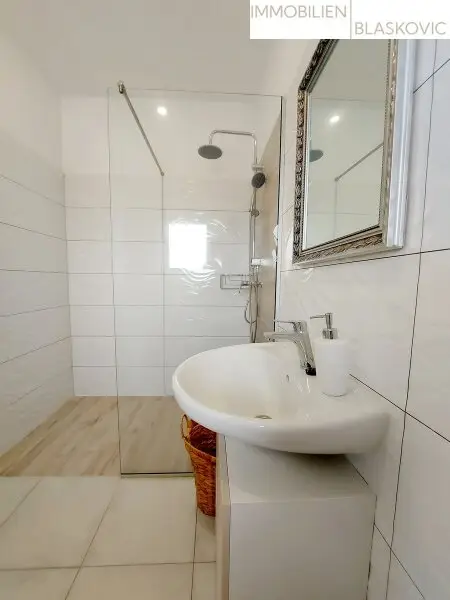 Sehr geräumige Villa mit Swimmingpool