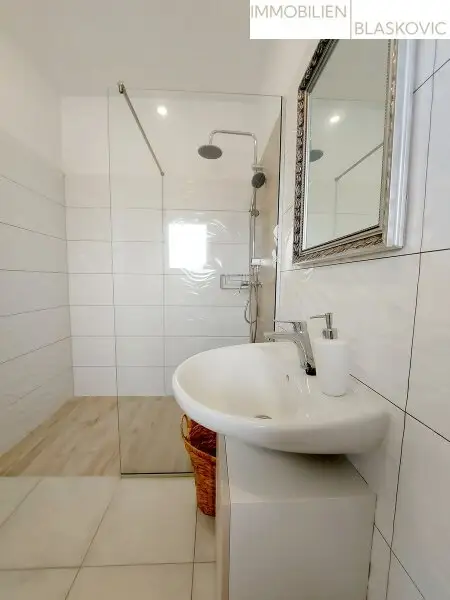 Sehr geräumige Villa mit Swimmingpool