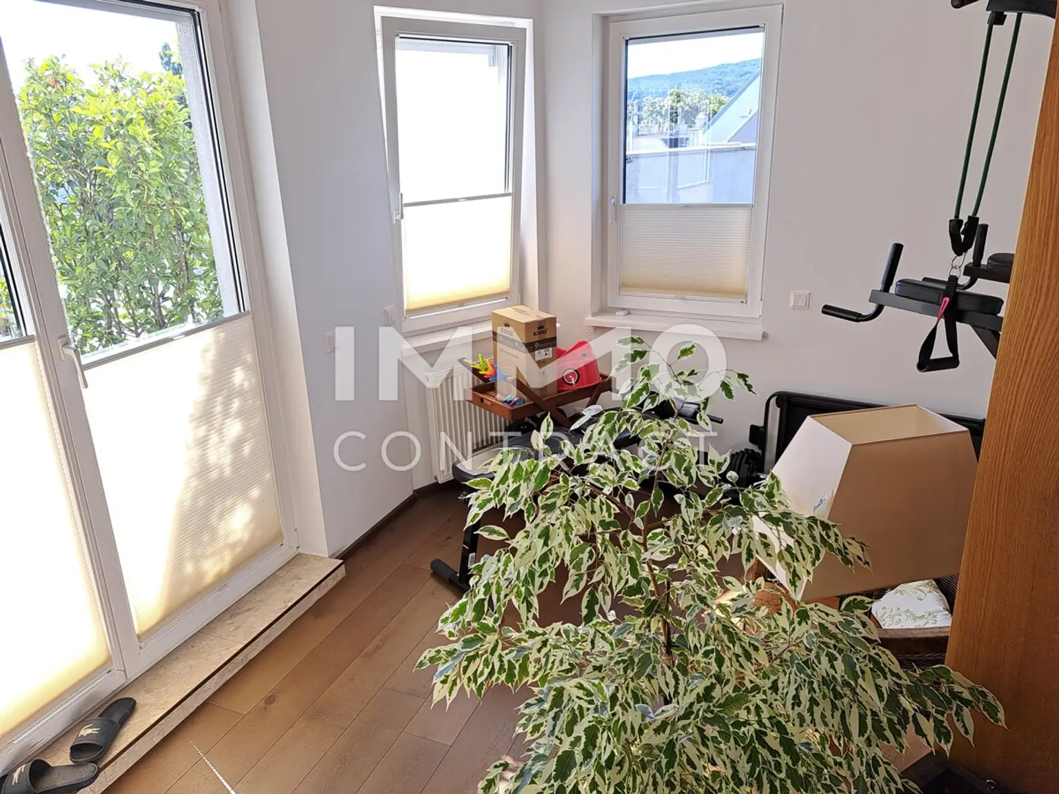 AUßERGEWÖHNLICHE DACHGESCHOSSWOHNUNG mit XL- Terrasse und XL Garagenplatz- Topzustand- Top Preis in 1130 Wien !
