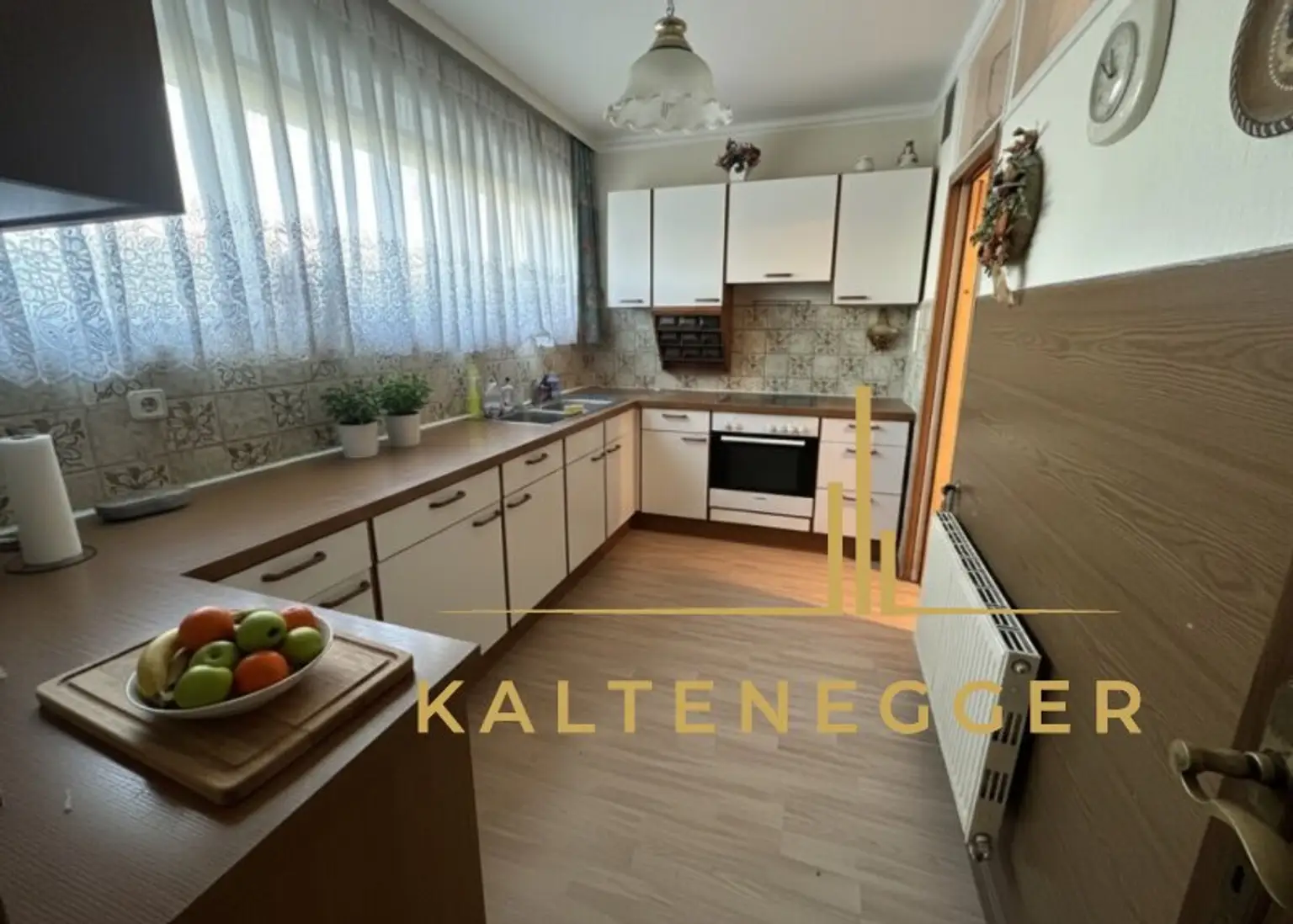 Renovierungsbedürftiges Reihenhaus in Top-Lage