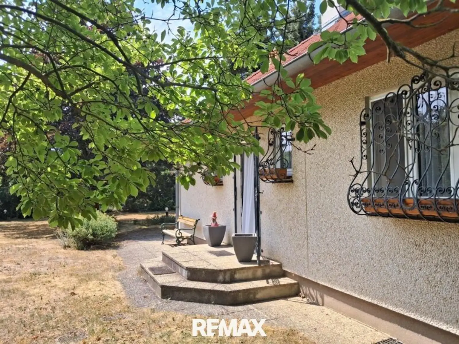 32 Hauseingang Strasshof