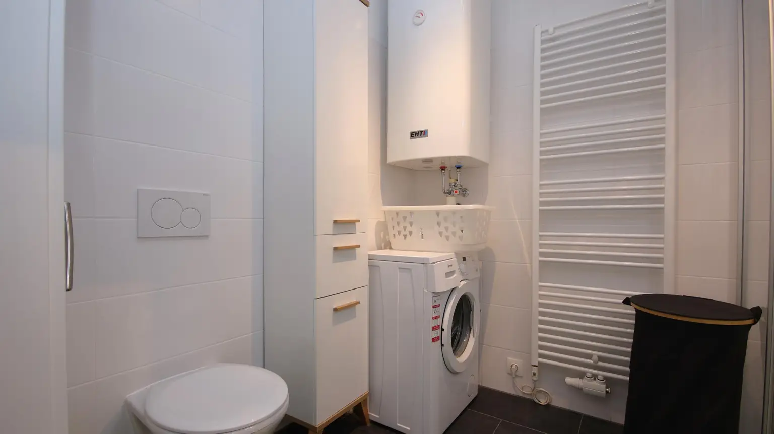 Bezugsfertige vollmöblierte 2-Zimmer-Wohnung mit Balkon