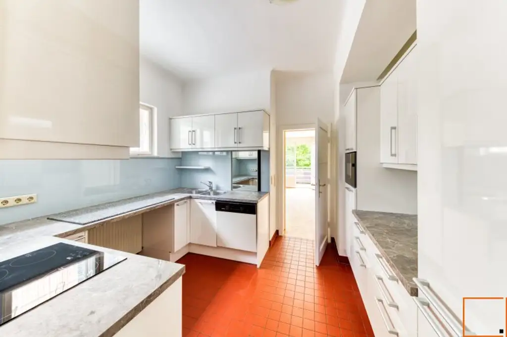 Bauhausvilla in zentraler Grinzinger Bestlage