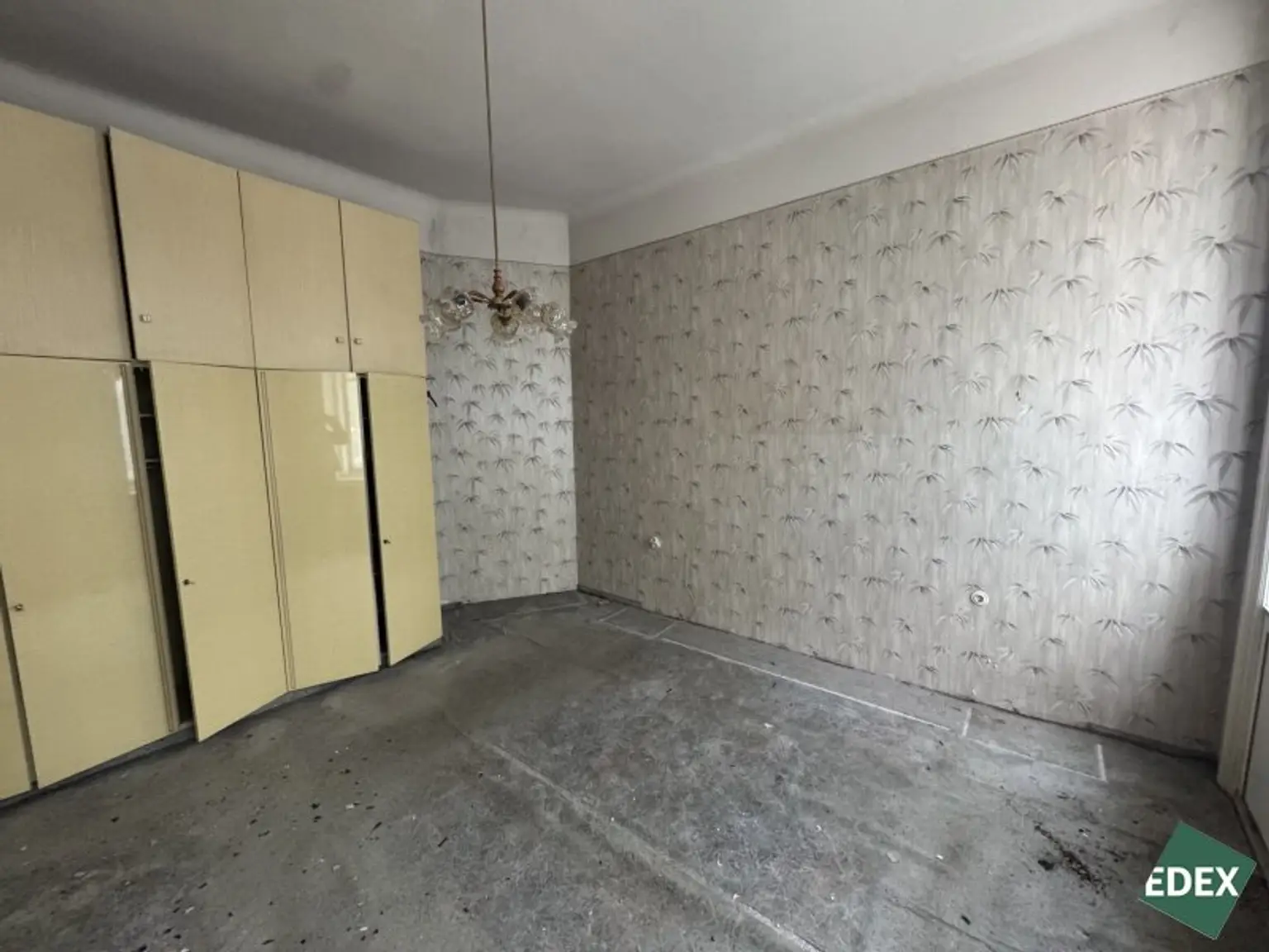 Wohnung mit Potential: Sanierungsbedürftige 2-Zimmer Wohnung nahe Augarten