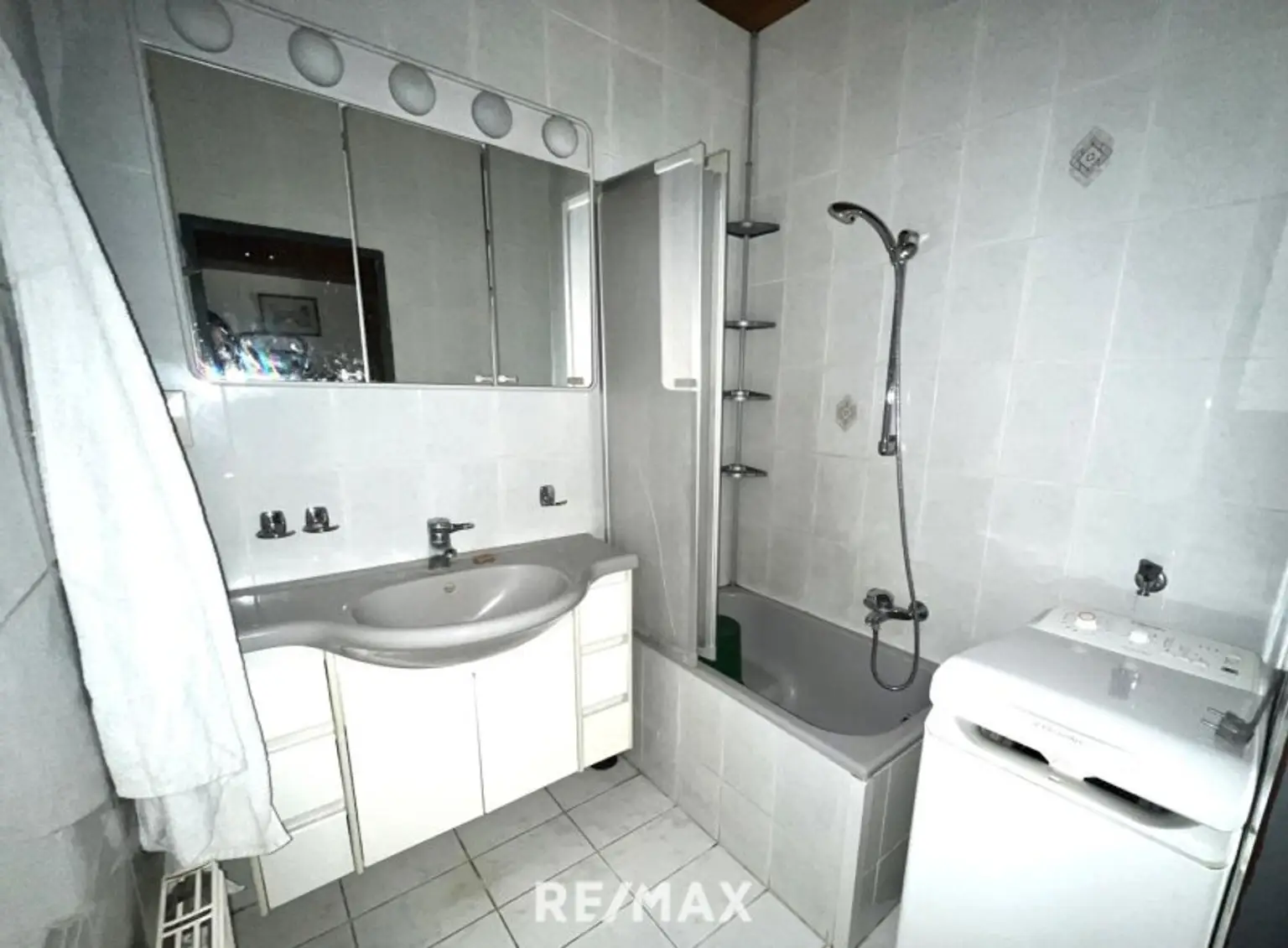 Badezimmer mit Sitzwanne