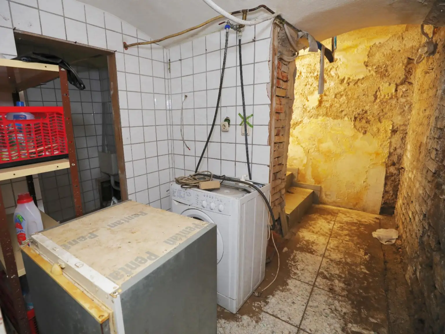 Renovierungsbedürftiges ZInshaus mit aureichend Parkplätzen im Trendbezirk Graz/Lend