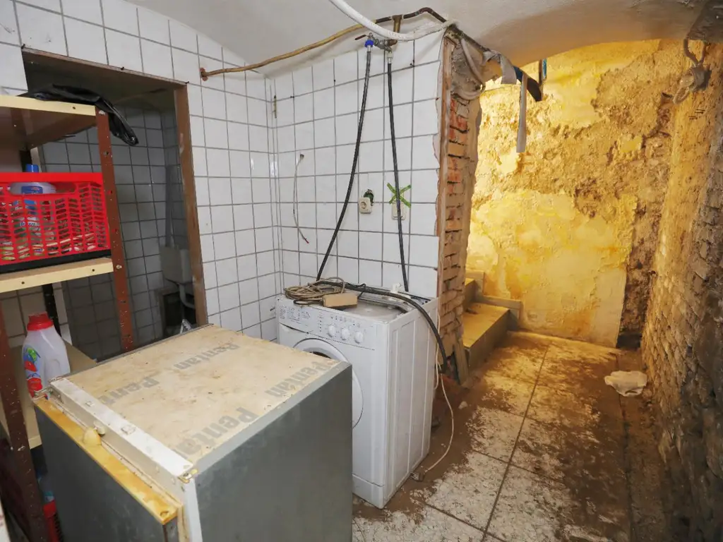 Renovierungsbedürftiges ZInshaus mit aureichend Parkplätzen im Trendbezirk Graz/Lend