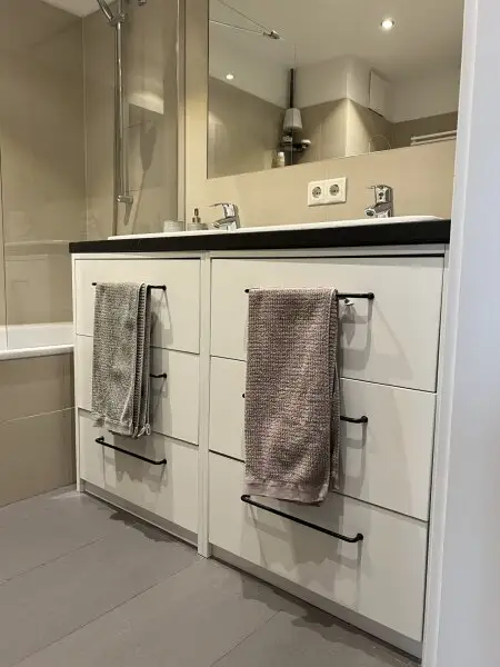 Six in the City: Premium 2-Zimmer Apartment mit Balkon!! BESTLAGE direkt beim Haus des Meeres