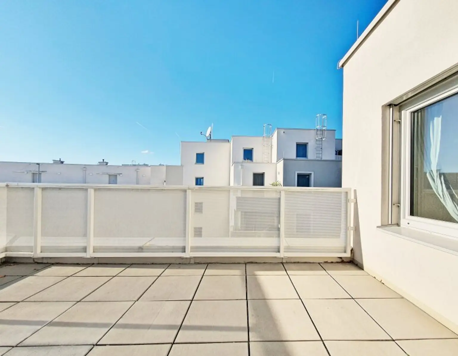 ++NEU++ AMBIENTE22: TOP-moderner 3-Zimmer-Wohntraum mit großzügiger 11,30 m² Terrasse und Tiefgaragenplatz beim Blumengärten Hirschstetten! +++