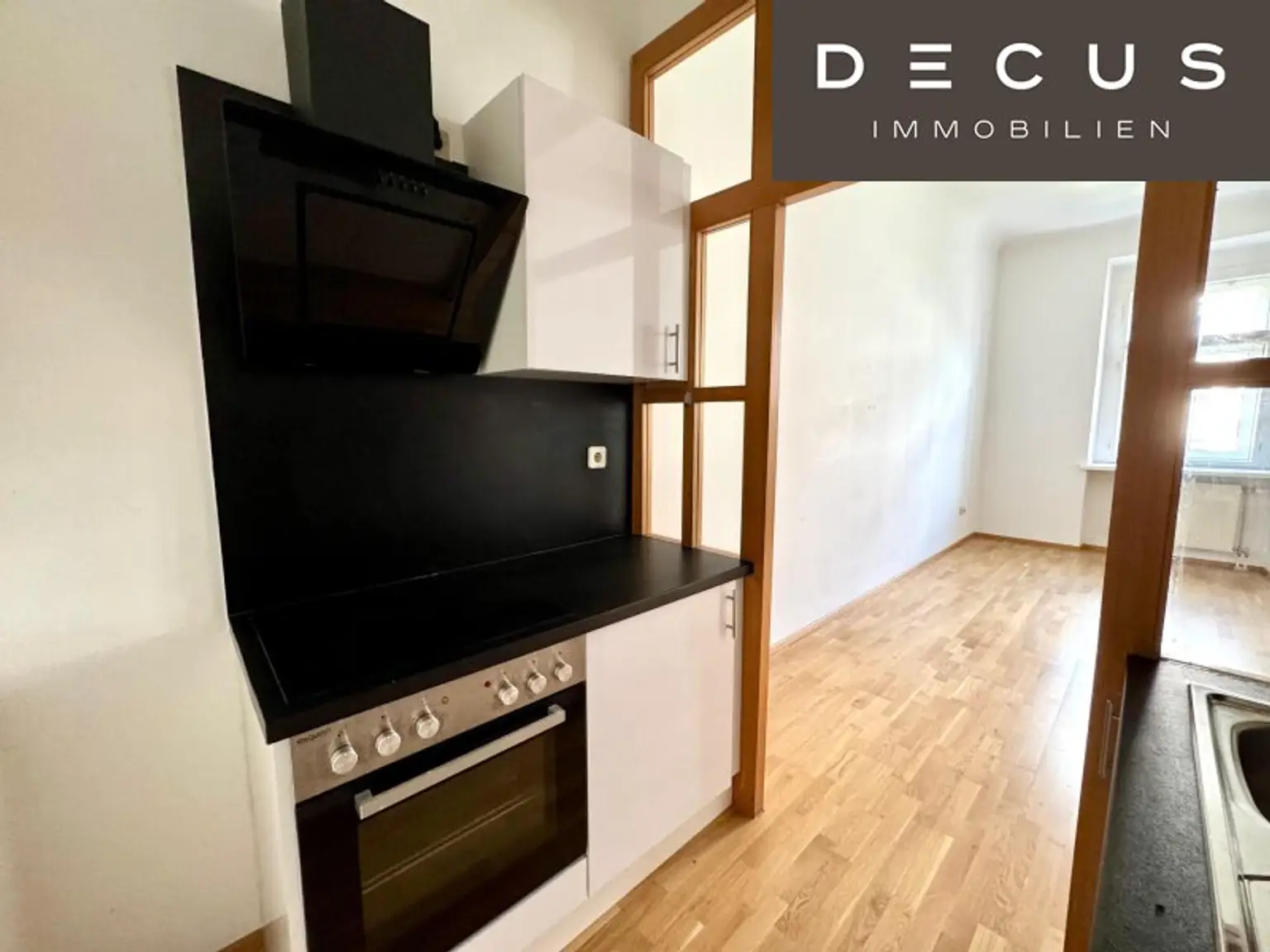 | CHARMANTE 2-ZIMMER-WOHNUNG MIT SONNIGEM BALKON | GRÜN- & SCHLOSSBERGBLICK | ca. 44,1m² | 2.OG | IDEALE LAGE