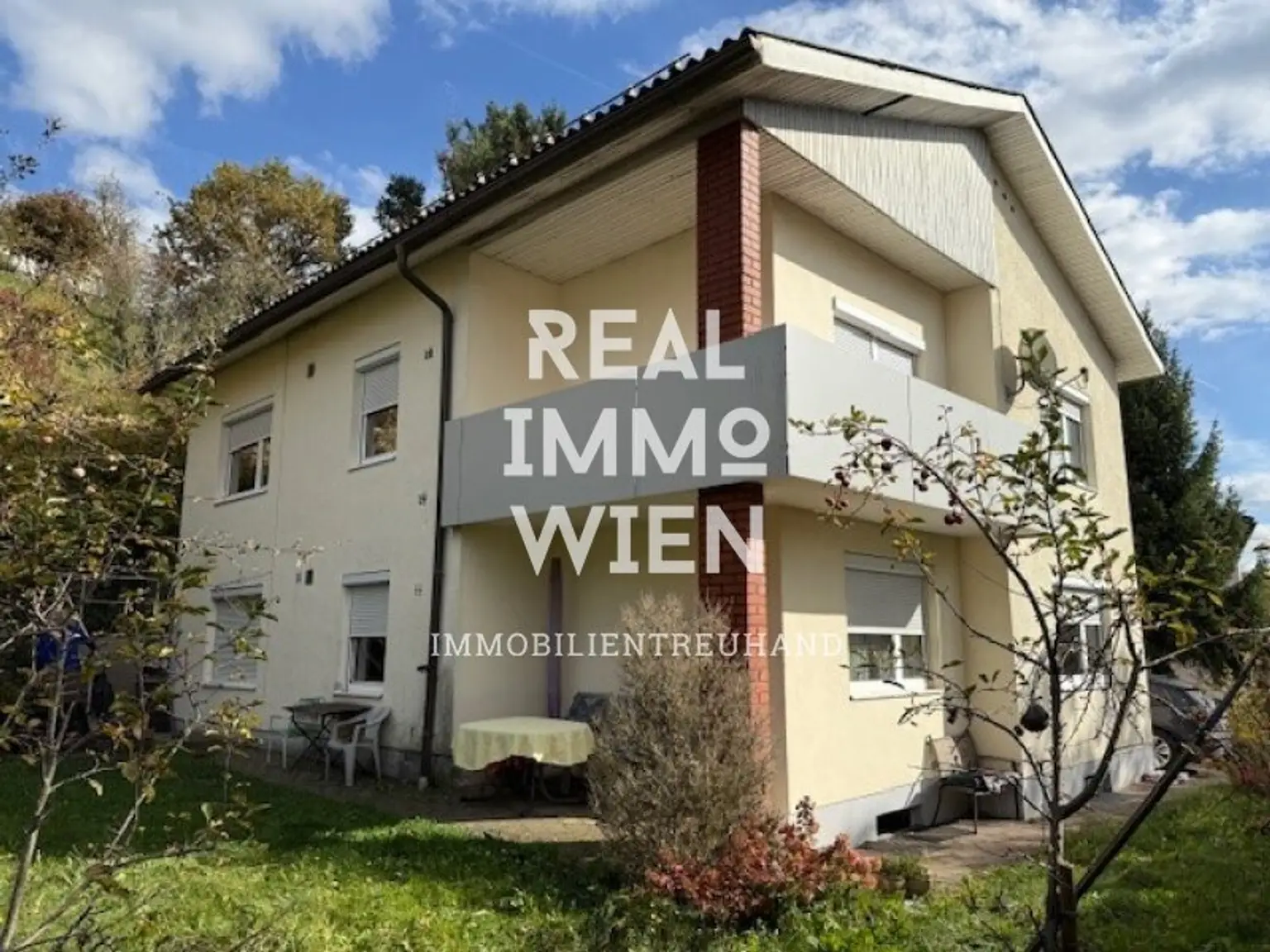 Perfekt gelegenes EFH in Villach: ca.160 m² Wfl, Garten, Balkon & Stadtblick! 370.000 €
