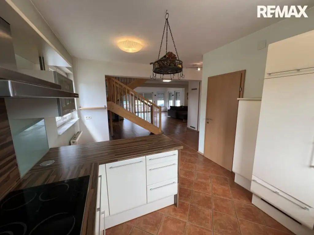 Großzügiges Einfamilienhaus mit Garten, Terrasse & Garage in Ebenfurth, 4 Zimmer, 195m²