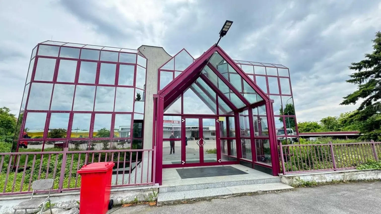Bestandsfreie Gewerbeliegenschaft mit Lagerhalle & Bürotrakt