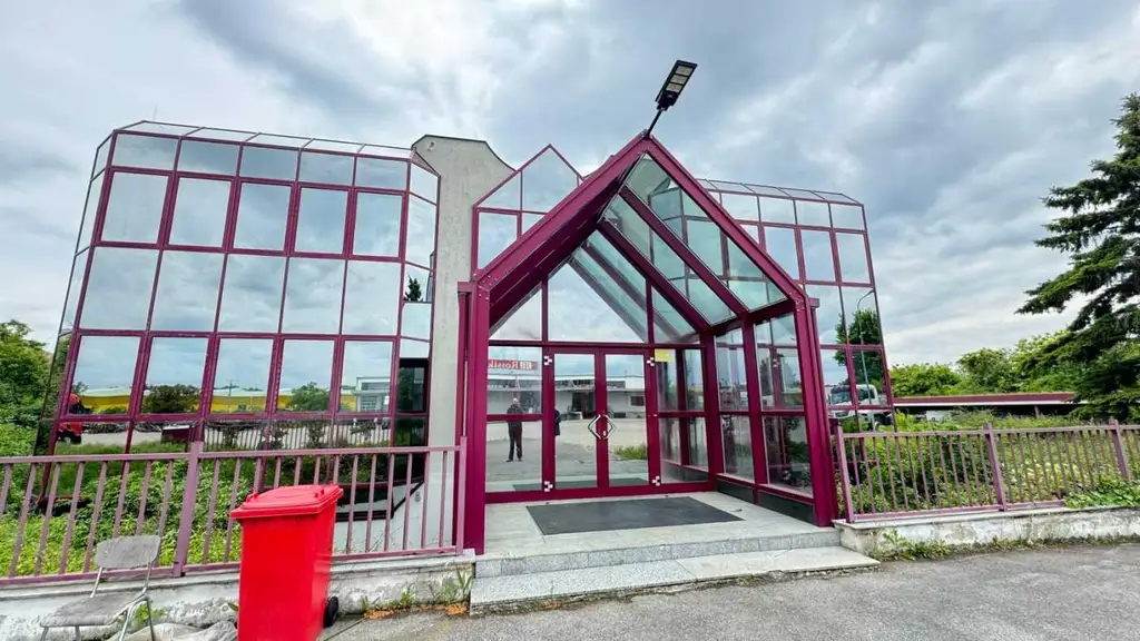 Bestandsfreie Gewerbeliegenschaft mit Lagerhalle & Bürotrakt