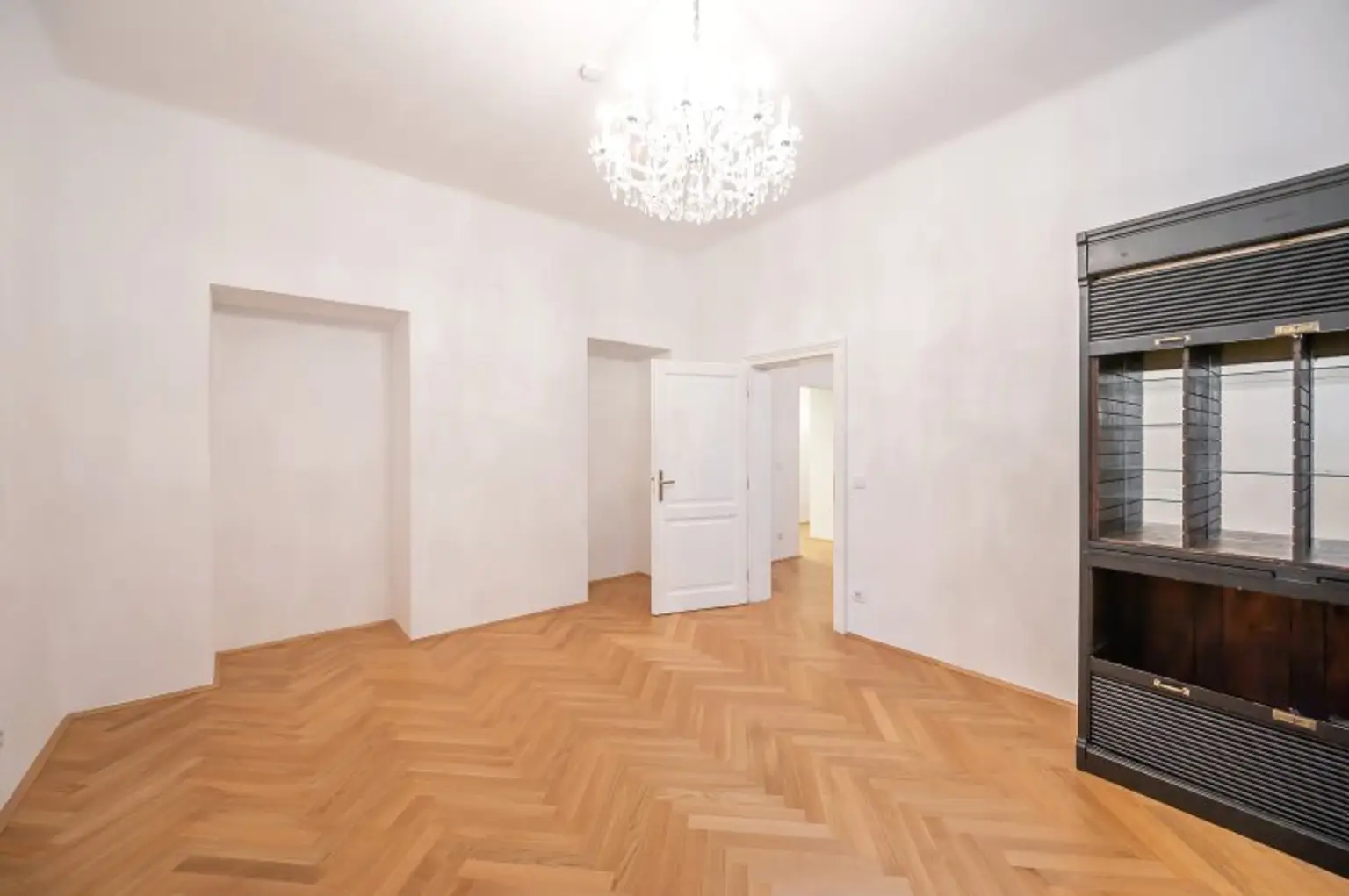 ++1150++ Stilvolle 4-Zimmer Altbauwohnung mit Balkon – Wohnen in Toplage mit Topausstattung