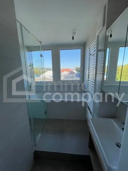 Dachgeschossmaisonette mit einer Traumterrasse und vollmöblierter Küche