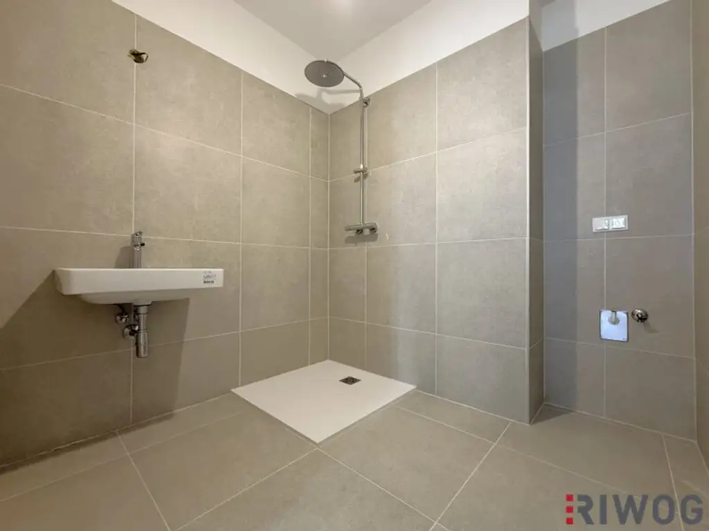 NEUER PREIS - SOMMERAKTION | 3-Zimmer Altbauwohnung mit großem innenhofseitigem Balkon im 1. Liftstock | ERSTBEZUG NACH SANIERUNG