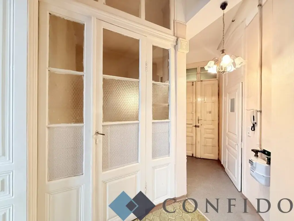 Sanieren nach eigene Vorstellungen - 3 Zimmer Altbauwohnung in der Kaiserstraße!