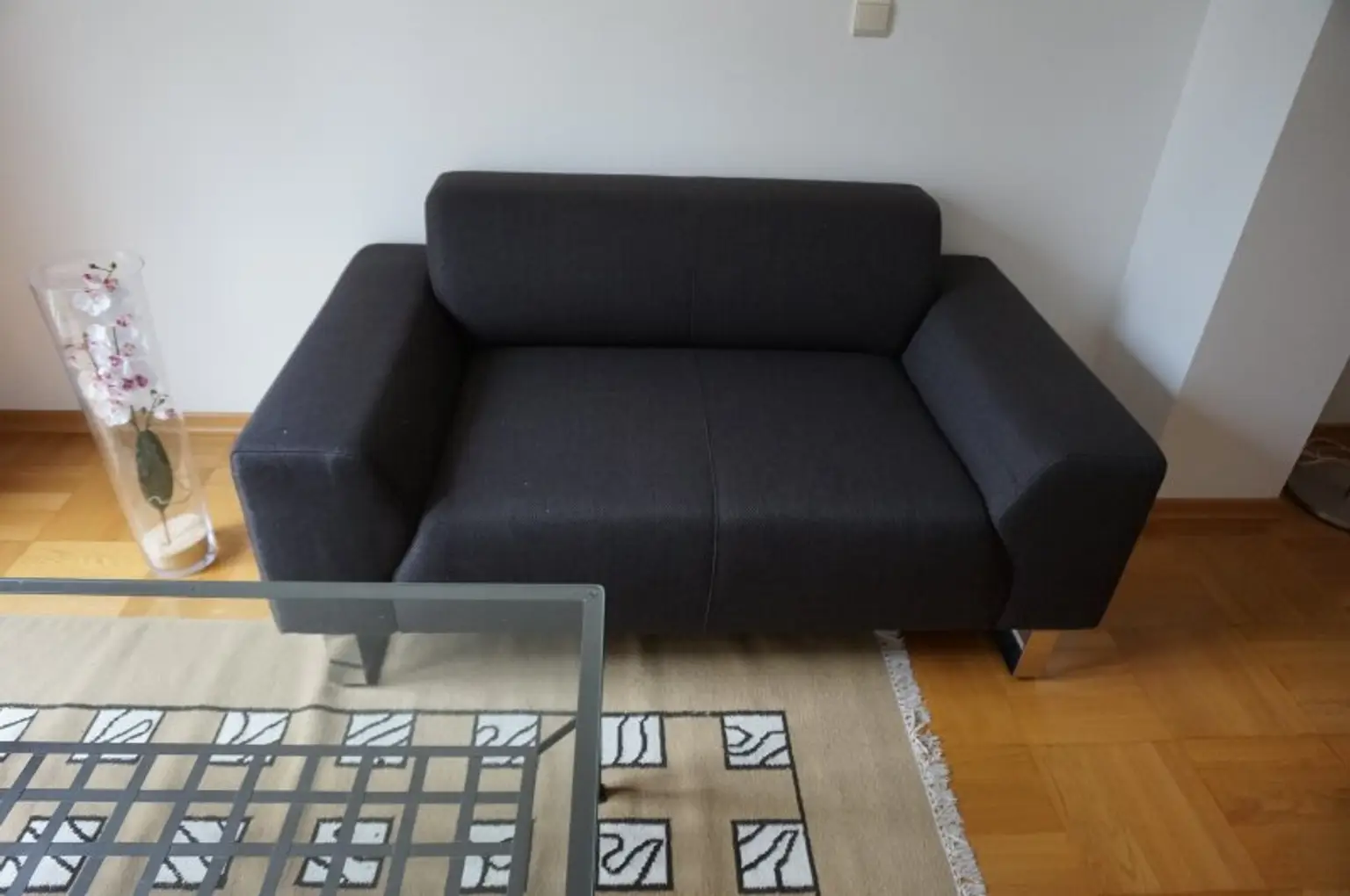 Komplett ruhig gelegene helle Wohnung mit 1 Schlafzimmer, teilmöbliert (Schrank und Sofa) Nähe Servitengasse ab 15. Dezember 2025