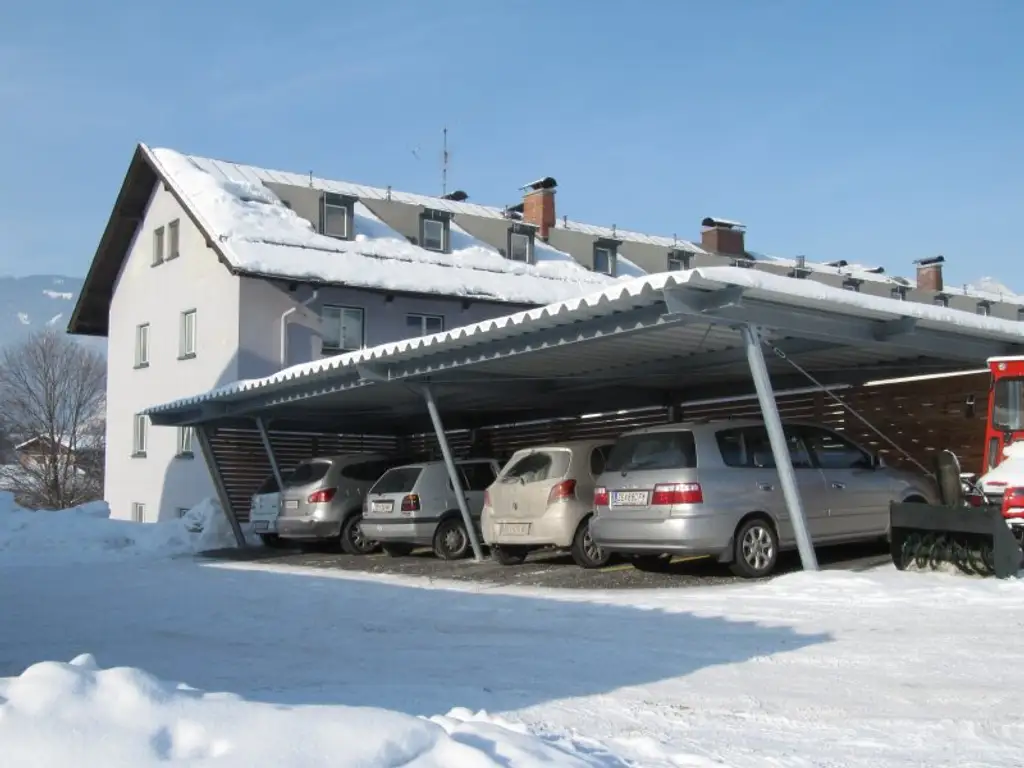 Großzügiges Carport für Ihr Auto im Stadtzentrum unterhalb Wallner Kaserne - 60 EUR pro Monat