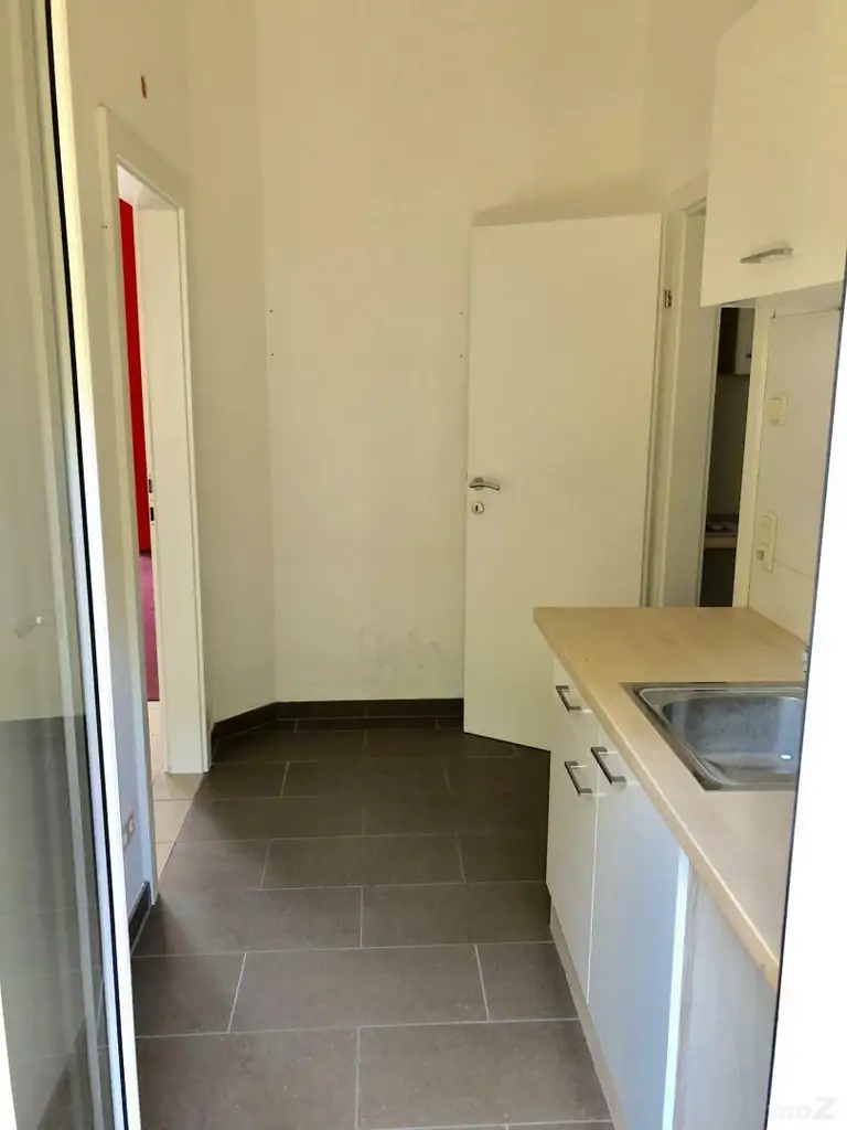 Sofortbezug: Portal-Geschäftslokal - Büro, barrierefrei - keine Gastronomie!