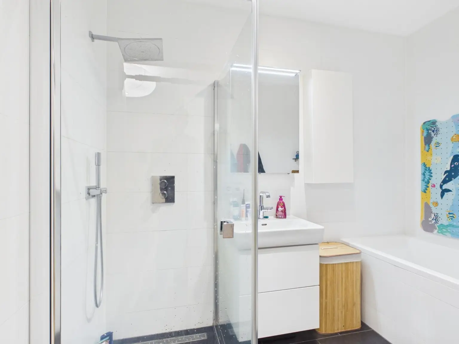 CAM04191G0-PR0084-STILL008