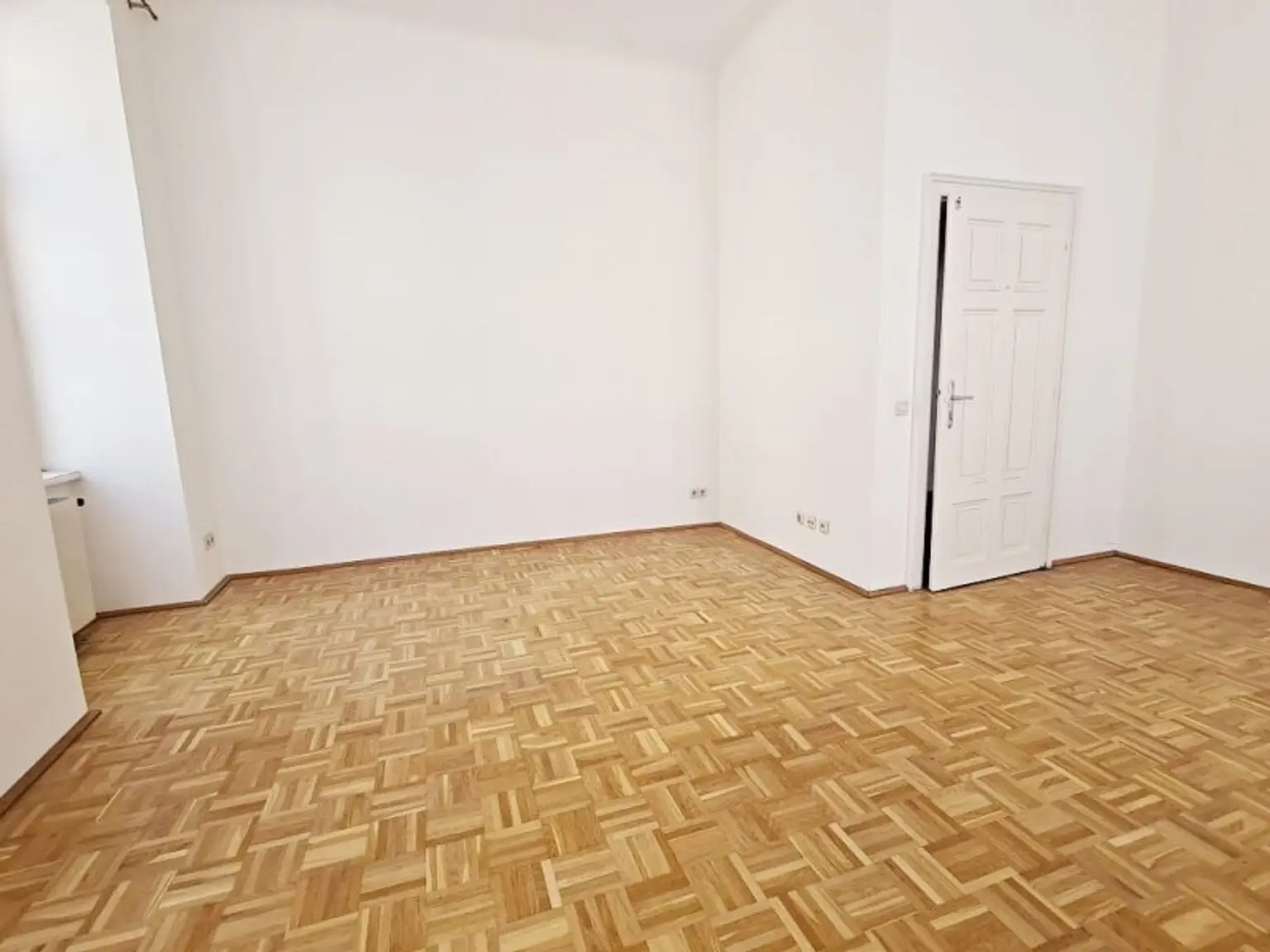 SALESIANERGASSE, teilsanierte 86 m2 Altbau, 3 Zimmer, Küche, Wannenbad, Parketten, 2. Liftstock, Botschaftsviertel