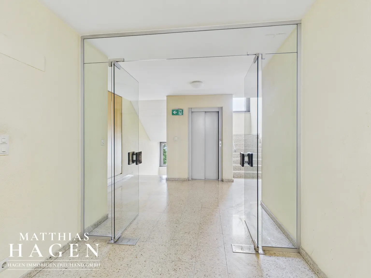 Neu renoviert - perfekte Infrastruktur - 2 Zimmer Wohnung