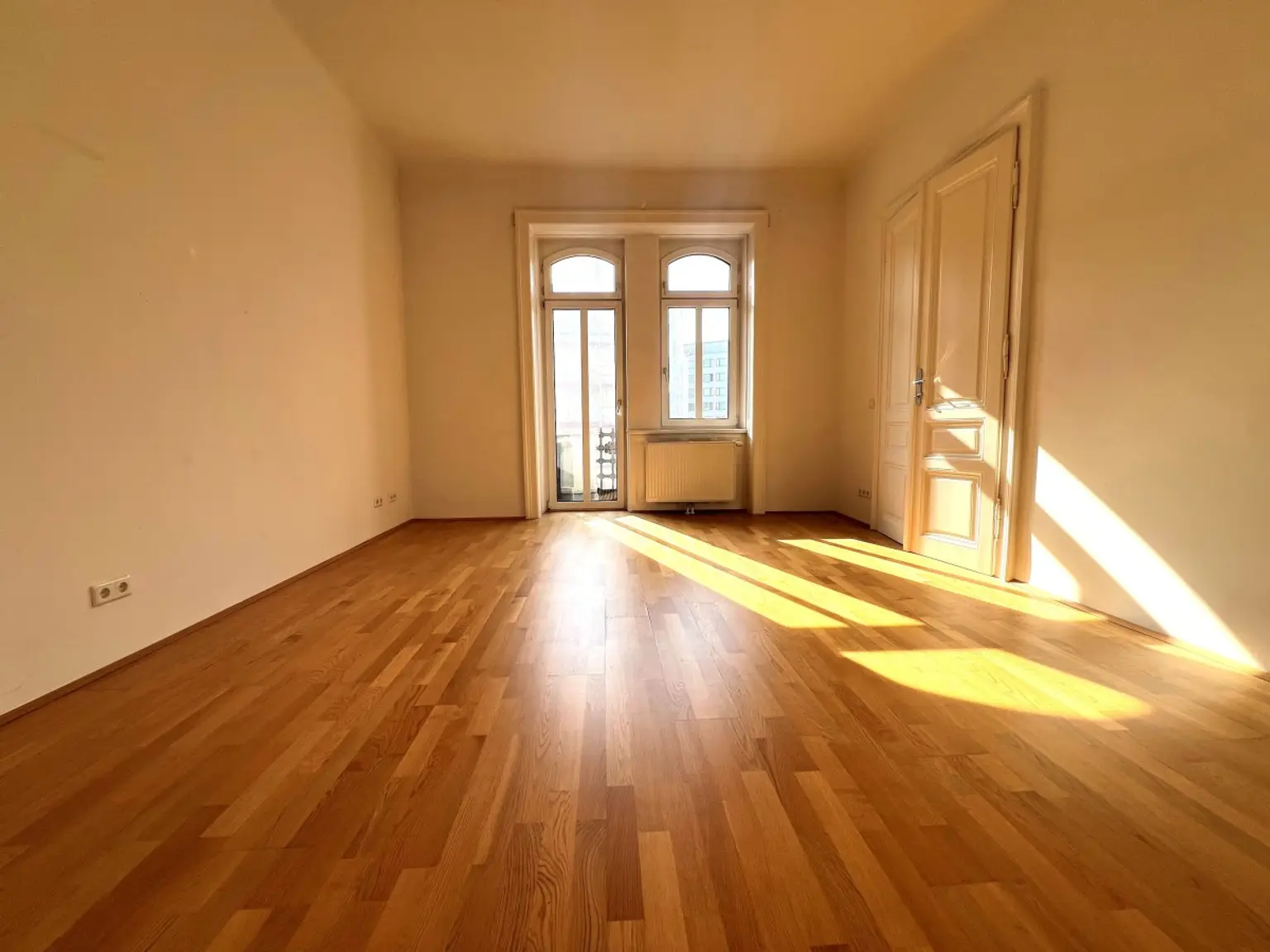 9 | CHARMANTE 2 Zimmer ALTBAUWOHNUNG  mit Balkon – Unbefristet | Prima Service Immobilien