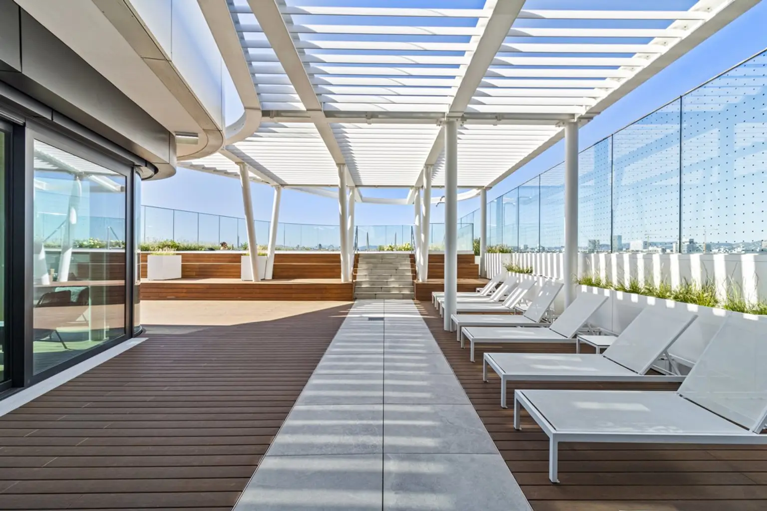 X | ++ SKYLINE DREAM on the 26th Floor ++ LUXURY with PANORAMIC VIEW | Prima Service Immobilien