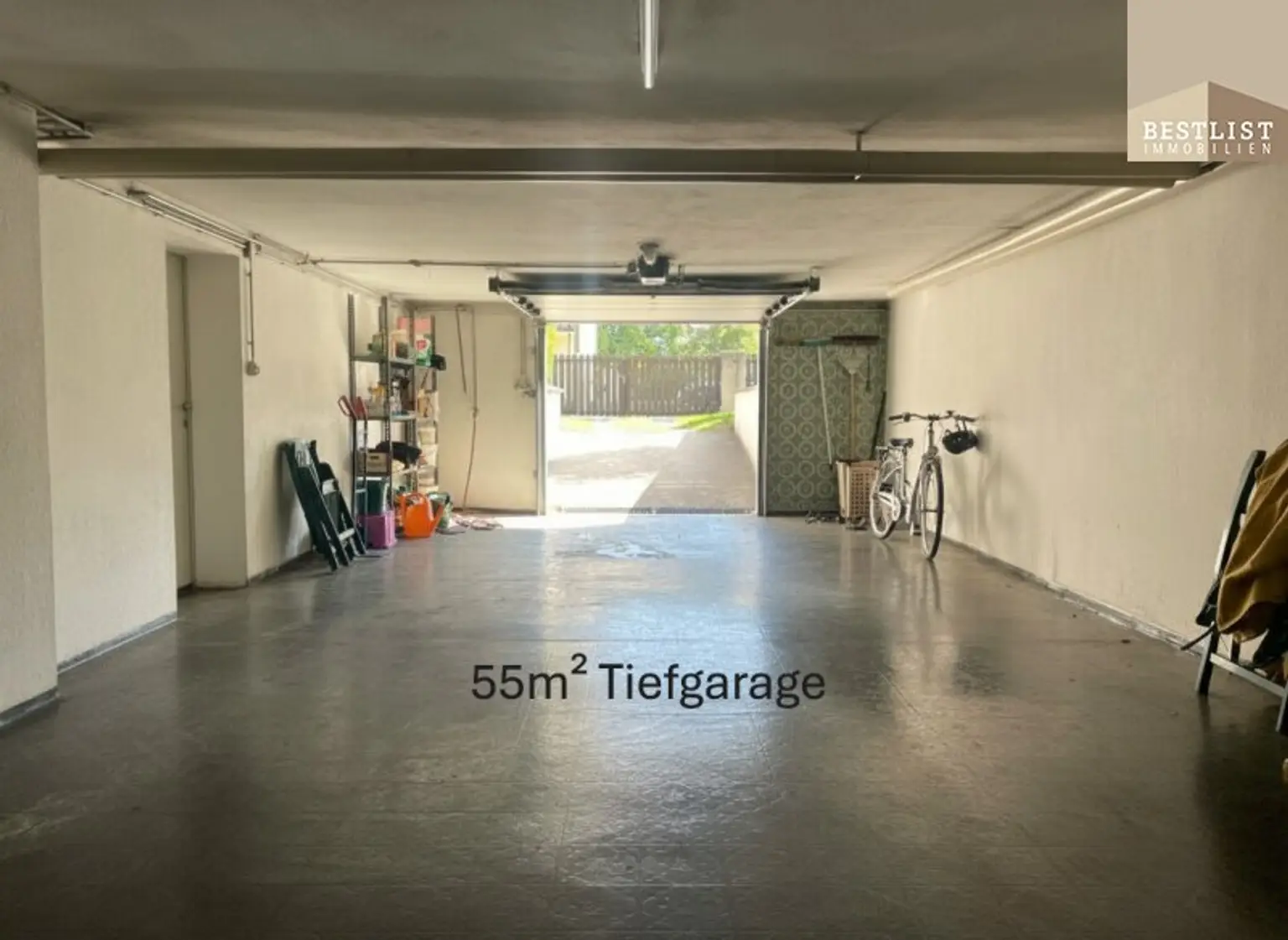 7 Zimmer Haus in Gainfarn - innen mit Renovierungsbedarf