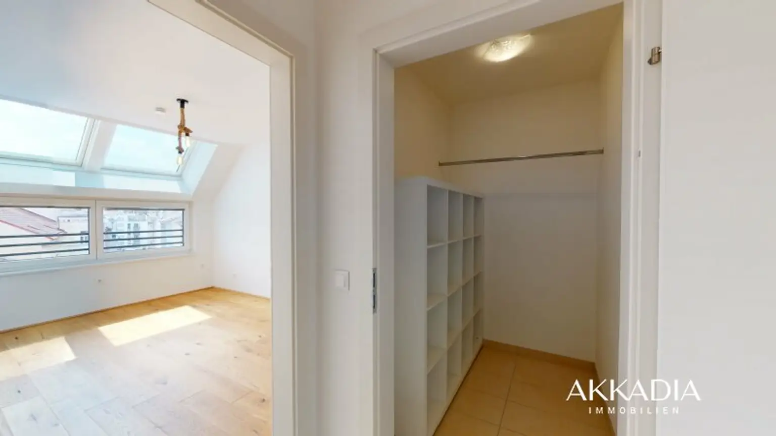 Moderne Dachgeschosswohnung, klimatisiert und gut geschnitten