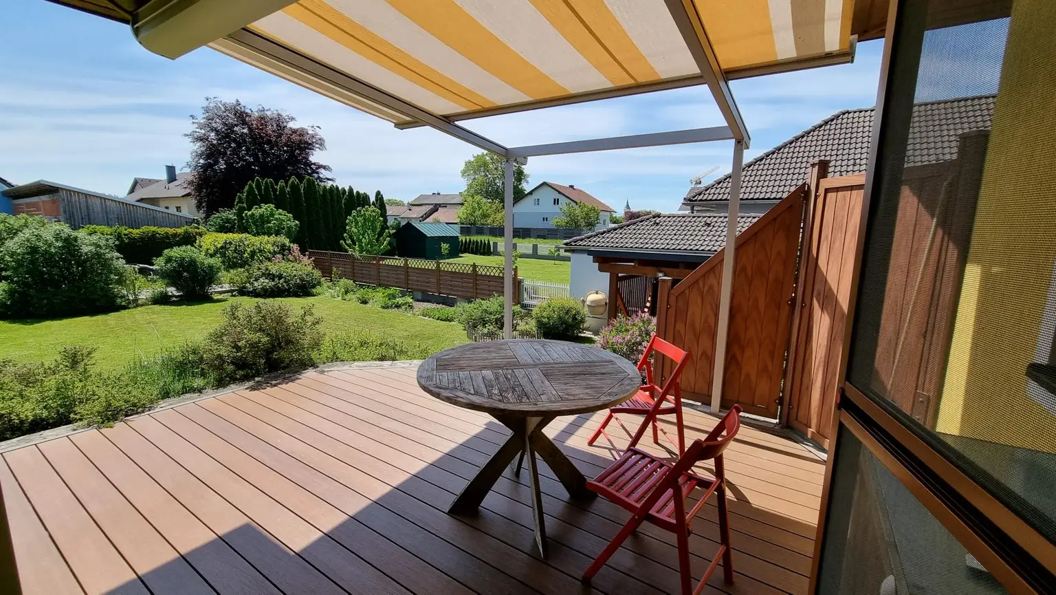 Charmanter Bungalow mit großem Garten, Photovoltaik & Teichanlage