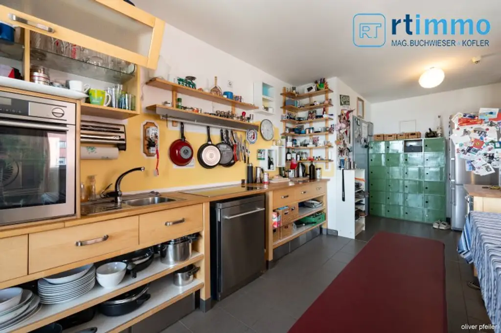Himmelblau überall, 104m² mit über 23m² Freifläche auf 3,5 Zimmern. Atemberaubender Ausblick soweit das Auge reicht!